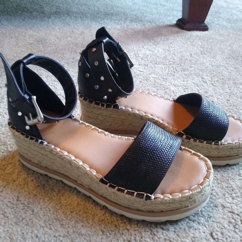 Wedge sandals worn once